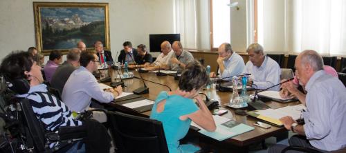 Le Conseiller Nello Fabbri préside la réunion