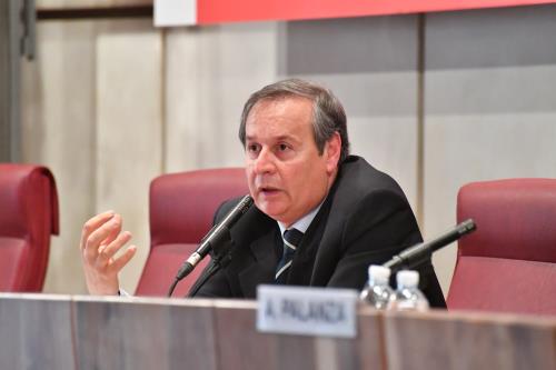 Le Professeur associé de droit public comparé du Départiment de Sciences politiques e sociales de l'Université de la Calabre, Roberto Louvin