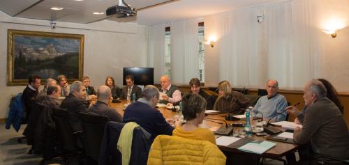 L'audition de Vincenzo Caminiti, Président de la troisième Commission du Conseil d'Aoste, sur la ludopathie. Avec lui, le Syndic et les autres membres du Gouvernement d'Aoste