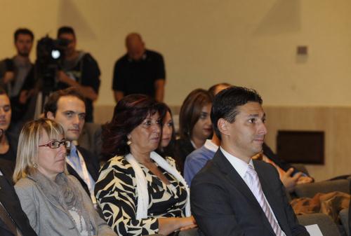 Les Assesseurs Manuela Zublena et Laurent Viérin et la Conseillère Carmela Fontana (au centre) parmi le public