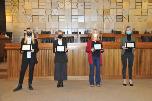 Les quatre lauréates du Prix dans la salle du Conseil