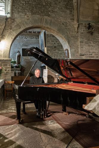 30.04.2022 - Alexander Lonquich au piano dans léglise de Saint-Martin à Arnad