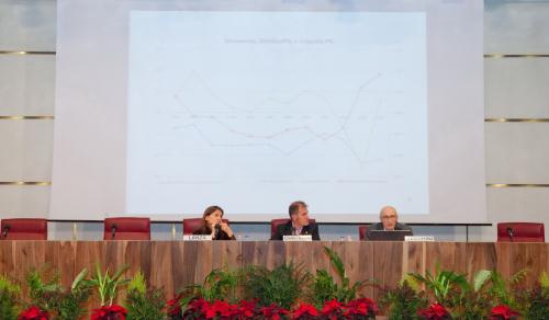 Le Vice-Président Albert Chatrian avec Alessandra Lanza (Président du Groupe Economistes d'Entreprise) et le Professeur Zecchini (économiste de renommée internationale)