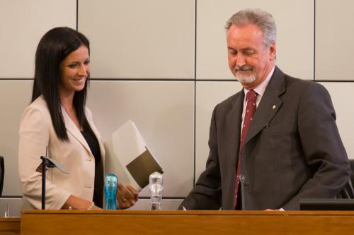 Le Président élu par l'Assemblée, Emily Rini, avec le Président provvisoire, Andrea Rosset