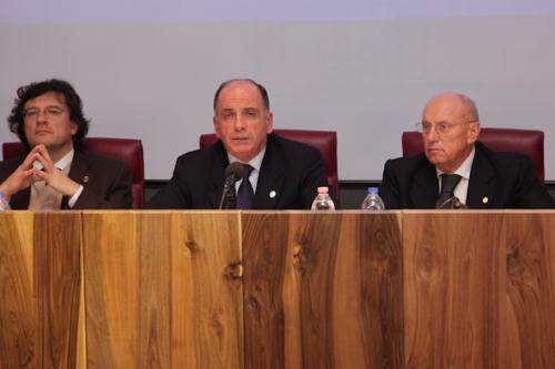 A partir de gauche: Aurelio Marguerettaz, Vice-président de la Région, Augusto Rollandin, Président de la Région, et Alberto Cerise, Président du Conseil