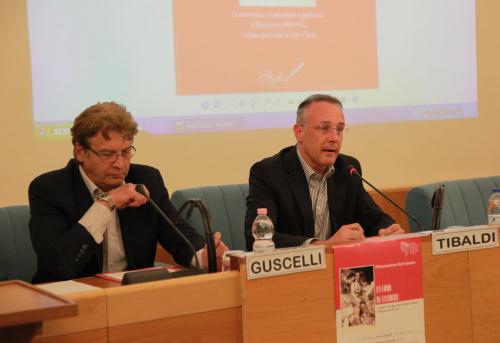 L'auteur Roberto Guscelli avec le Conseiller secrétaire Enrico Tibaldi