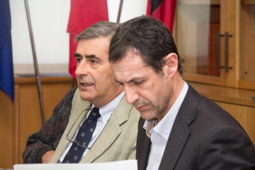 Le Président de la Vème Commission, Claudio Restano (à droite), et 	l'Assesseur à la santé, au bien-être et aux politiques sociales, Antonio Fosson (à gauche)