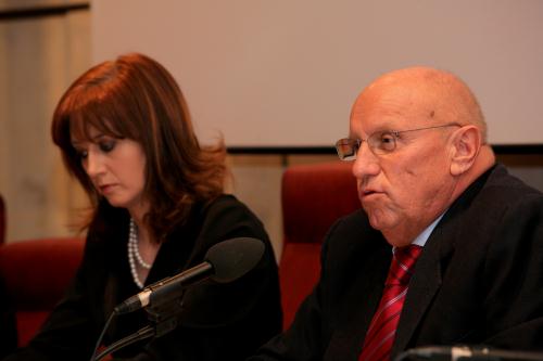 Le Président du Conseil. A gauche, la journaliste Rai Alessandra Ferraro