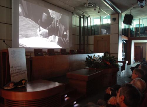 Projection du film-documentaire «16 millimètres dhistoire. Viaggio nel primo Consiglio Valle eletto», réalisé par Alessandro Stevanon 