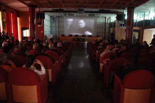 Projection du film-documentaire «16 millimètres dhistoire. Viaggio nel primo Consiglio Valle eletto», réalisé par Alessandro Stevanon 