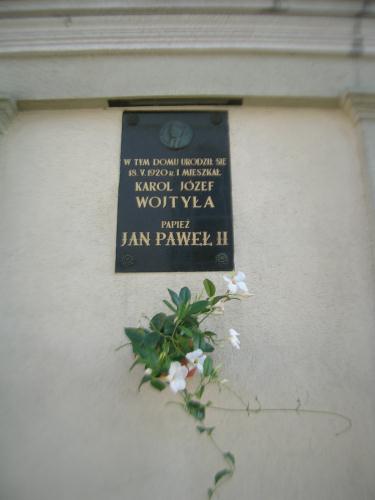 Une plaque dédiée à Karol Wojtyla