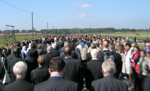 Pèlerinage au camp d'extermination d'Auschwitz-Birkenau