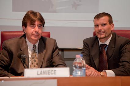 Le Vice-Président du Conseil, André Lanièce (à gauche), et le Président de l'Académie, Marco Valerio Ricci (à droite)