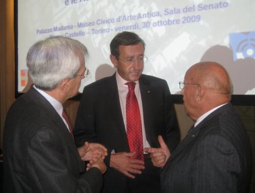 Le Président Alberto Cerise avec les hon. Gianfranco Fini et Luciano Violante