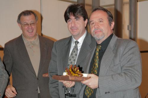 A partir de gauche: Giuseppe Isabellon (Assesseur à l'agriculture et aux ressources naturelles), André Laniece (Vice-Président du Conseil) et l'historien Giuseppe Rivolin (directeur de la Bibliothèque régionale)