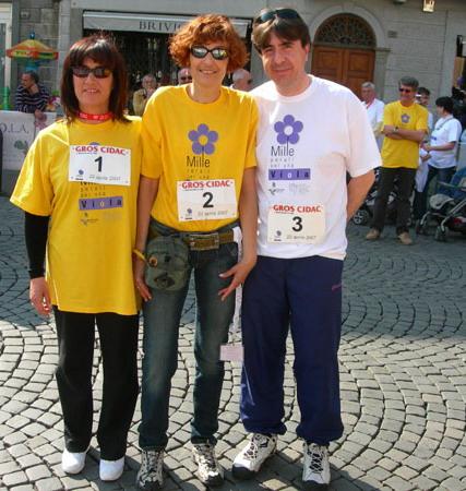Le Vice-Président du Conseil régional, André Laniece, avec deux participantes à la course à pied organisée lors de la manifestation
