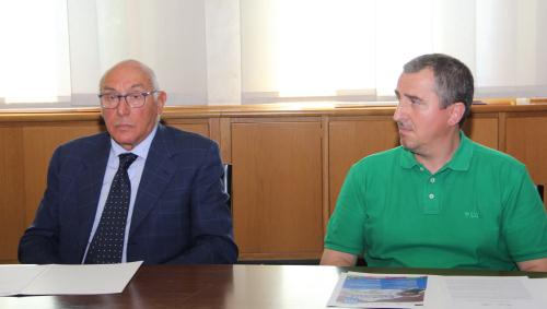 A partir de gauche: Arrigo Gallizio, Président de la Société guides alpines de Courmayeur, et Elio Plano de l'Association des guides d'excursion naturalistes