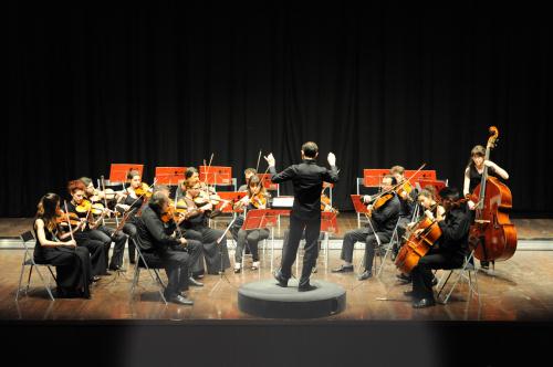 L'Orchestre Philharmonique de Turin, dirigée par Giampaolo Pretto