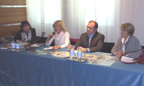 La Conseillère Adriana Viérin parle de sa rencontre avec Leyla Zana, Femme de l'année 1998, avec Zeynye Oner, maire de Surgucu (Kurdistan) et avec l'Ambassadeur italien à Ankara, Carlo Marsili