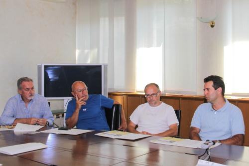 L'intervention de Daniele Herin (premier à partir de droite), Président de l'Association maîtres de mountan bike