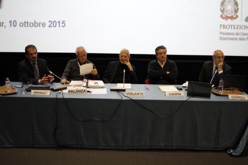 L'intervention de Mauro Grassi, Directeur de la Structure de mission contre l'instabilité hydrogéologique (premier à partir de gauche)