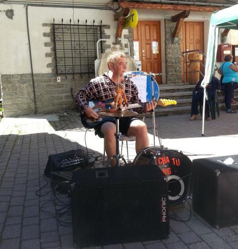 Max Prandi, one man band dans les rues de Dégioz