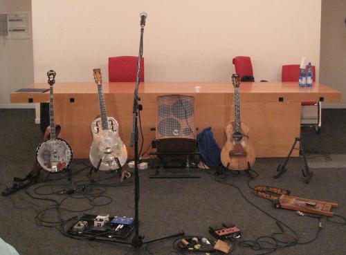 Les instruments avant le début du concert du soir