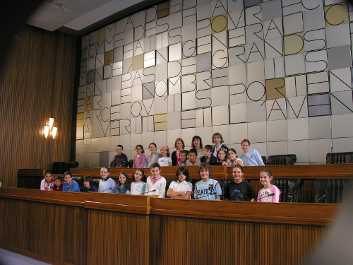 29 maggio 2006 - Gli alunni della scuola primaria San Giuseppe di Aosta, classe quinta, insieme alle loro insegnanti