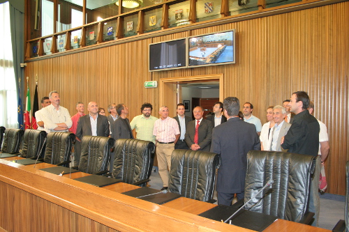 ...et des plus grands: dans l'image, le Conseil municipal de Sarre avec son maire Diego Empereur - 20 juillet 2007