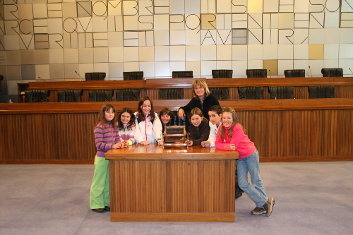 16 febbraio 2009 - Al centro dell'Aula, i giovani studenti della scuola primaria di Saint-Rhémy-en-Bosses