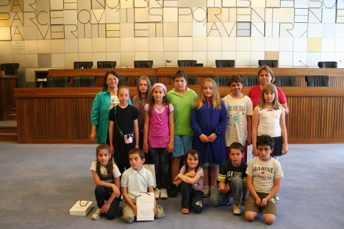 26 mai 2011 - Une délégation d'élèves de l'école primaire d'Avise avec leurs enseignants