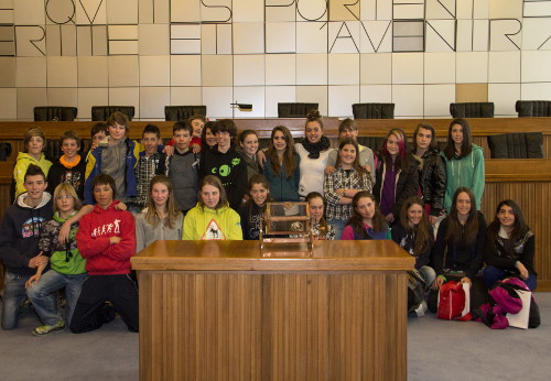 24 mars 2014 - Les classes troisième F et troisième G de l'Institution Luigi Barone de Verrès au centre de la Salle du Conseil