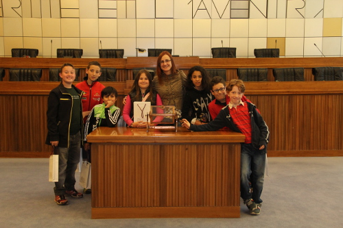 13 maggio 2014 - La classe quinta della scuola primaria Montjovet capoluogo in Aula insieme all'insegnante