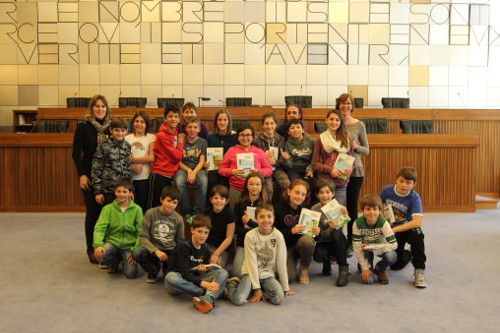 18 mars 2015 - Les enfants de la classe cinquième de l'école primaire de Saint-Christophe Pallein avec la Conseillère Chantal Certan